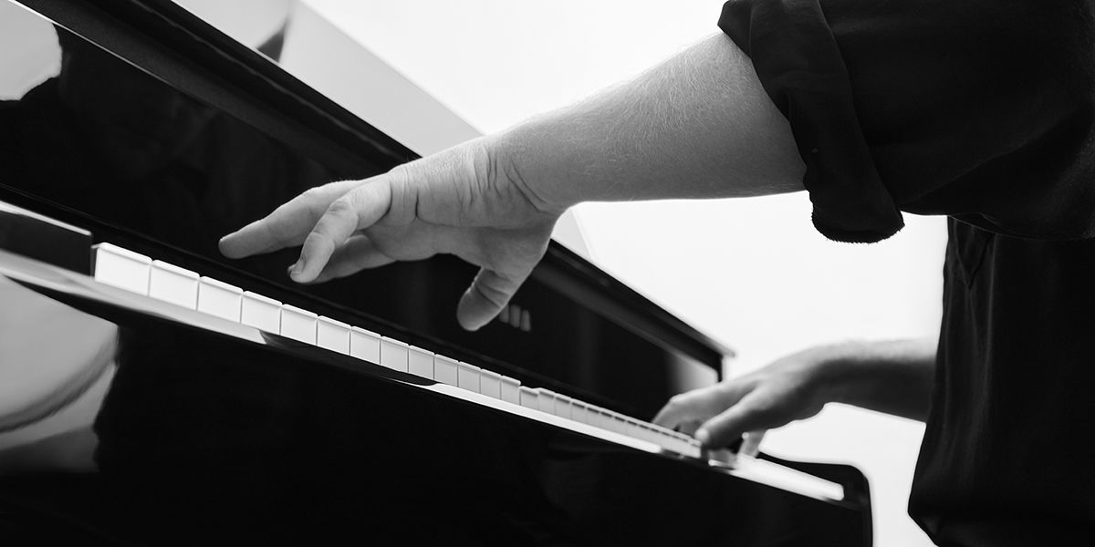 Yamaha CLP-800 Digital Piano being played