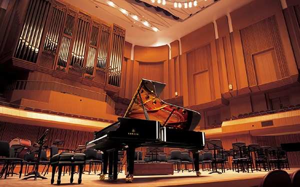 Acoustic Piano in large performance hall